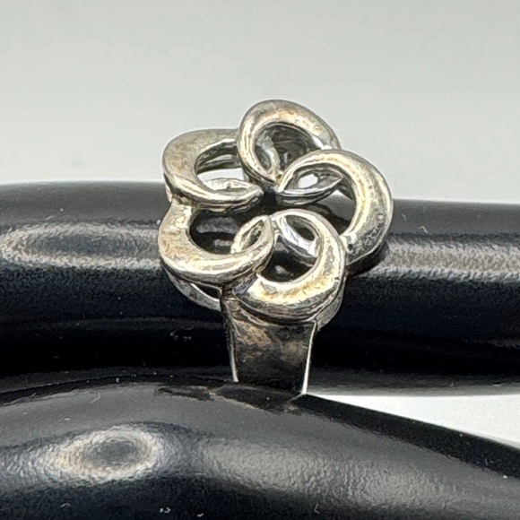 Sterling Silver Flower Ring - Picture 4 of 10
